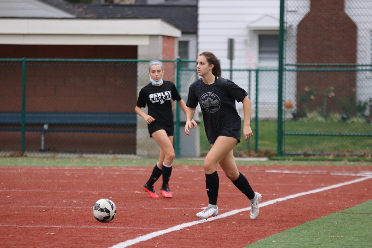 Sophomore Sofie Sheridan dribbles the ball down the field during practice. (Photo by Joey Shapiro)