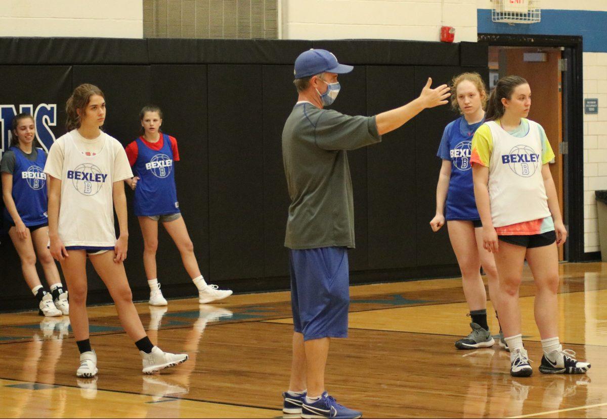 Girls varsity basketball coach Brycen Baugh instructs his team about defense during practice. (Photo by Sydney Tyler)