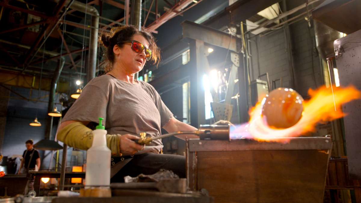 Andi Kovel works to create a glass blown piece for Netflix's "Blown Away." (Fair use from Chron)