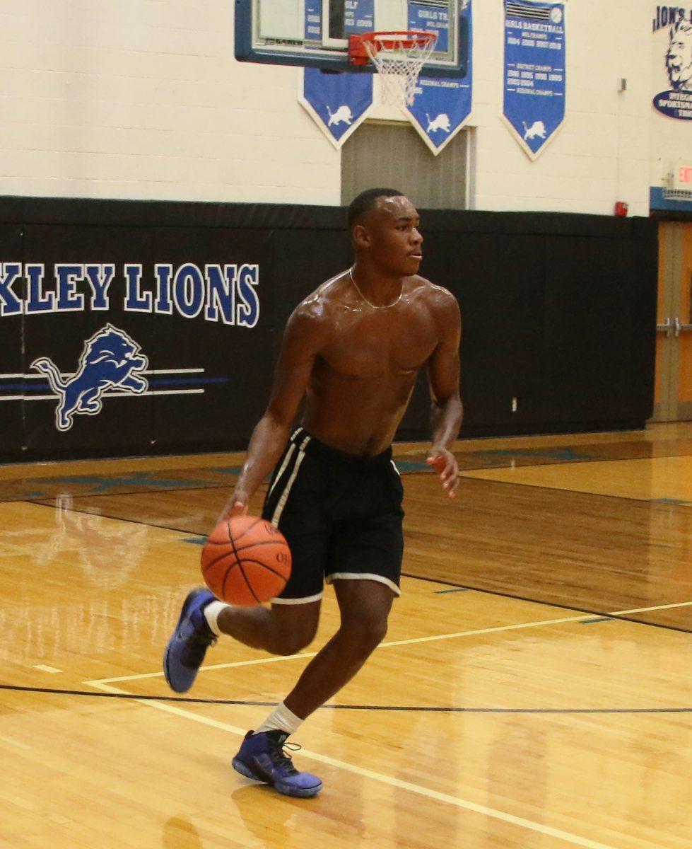 Senior Chris Mitchell dribbles down the court at basketball practice. (Photo by Carolyn Islay)