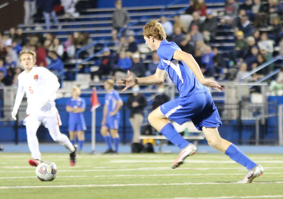 Boys soccer team ends season in district semi finals matchup