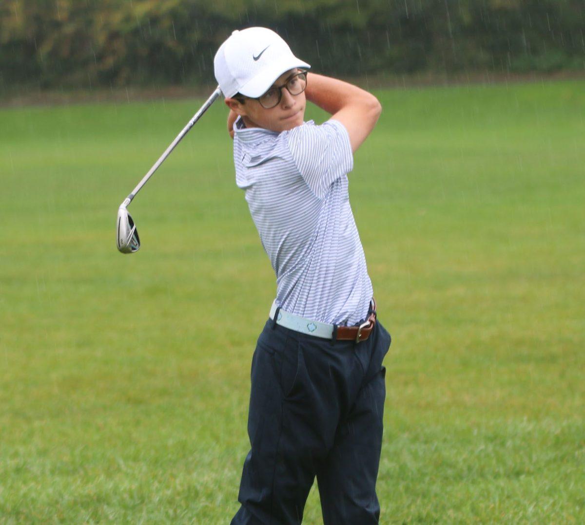 Senior Robby Meyer practices golf at Wolfe Park. (Photo by Bennett Bloebaum)