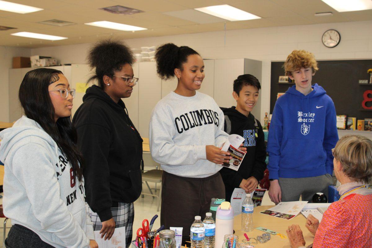 Peace Corps volunteer Gail Messick talks with junior Jaila Coleman, sophomores Jaden Hugley, Amiya Bowles and Kael Wilson, as well as freshman Collin Zupnick about her time in Eswatini with the Peace Corps. (Photo by Alex Flamm)