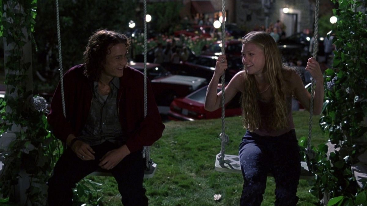 Patrick Verona (Heath Ledger) and Kat Stratford (Julia Stiles) share a tender moment on a swing set (fair use IMDb).